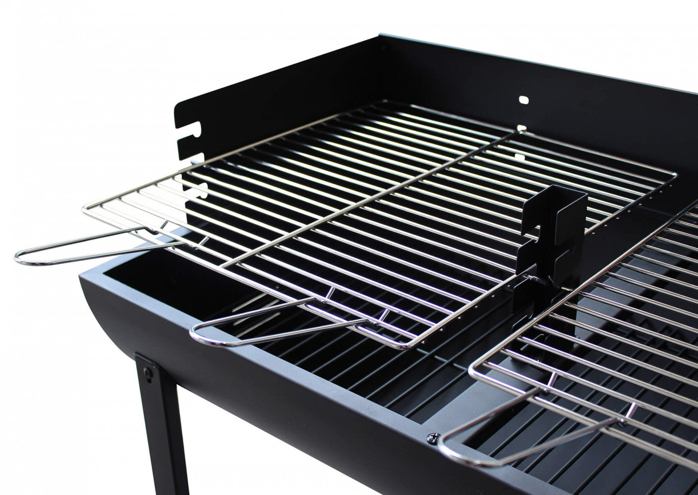 Barbecue a carbonella con 2 griglie in acciaio nero