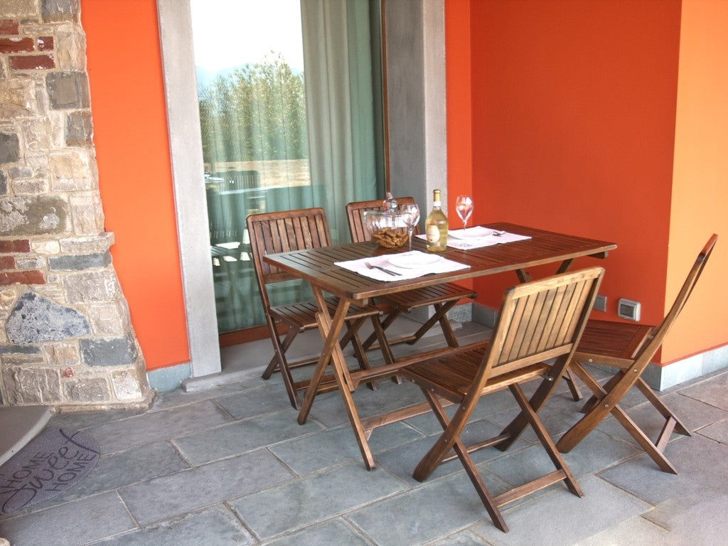 Tavolo e 4 Sedie in Legno Set Pieghevole Tavolino da Pranzo per Esterno