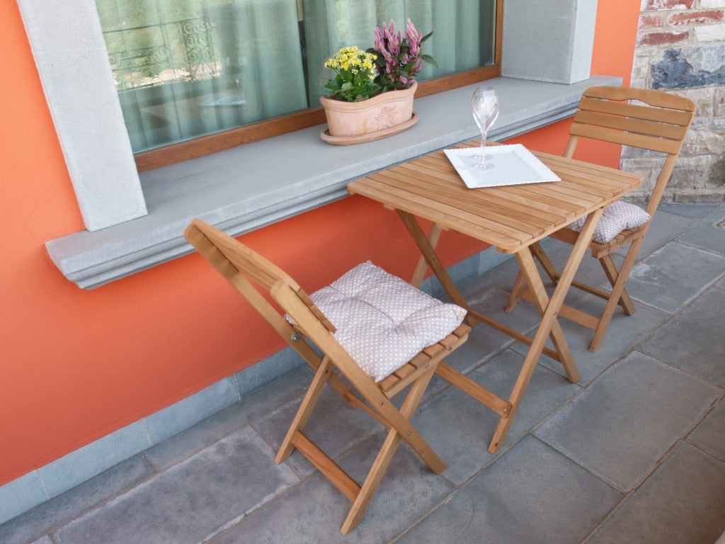 Set Tavolino e 2 Sedie in Legno Tavolo Pieghevole con Cuscini da Esterno