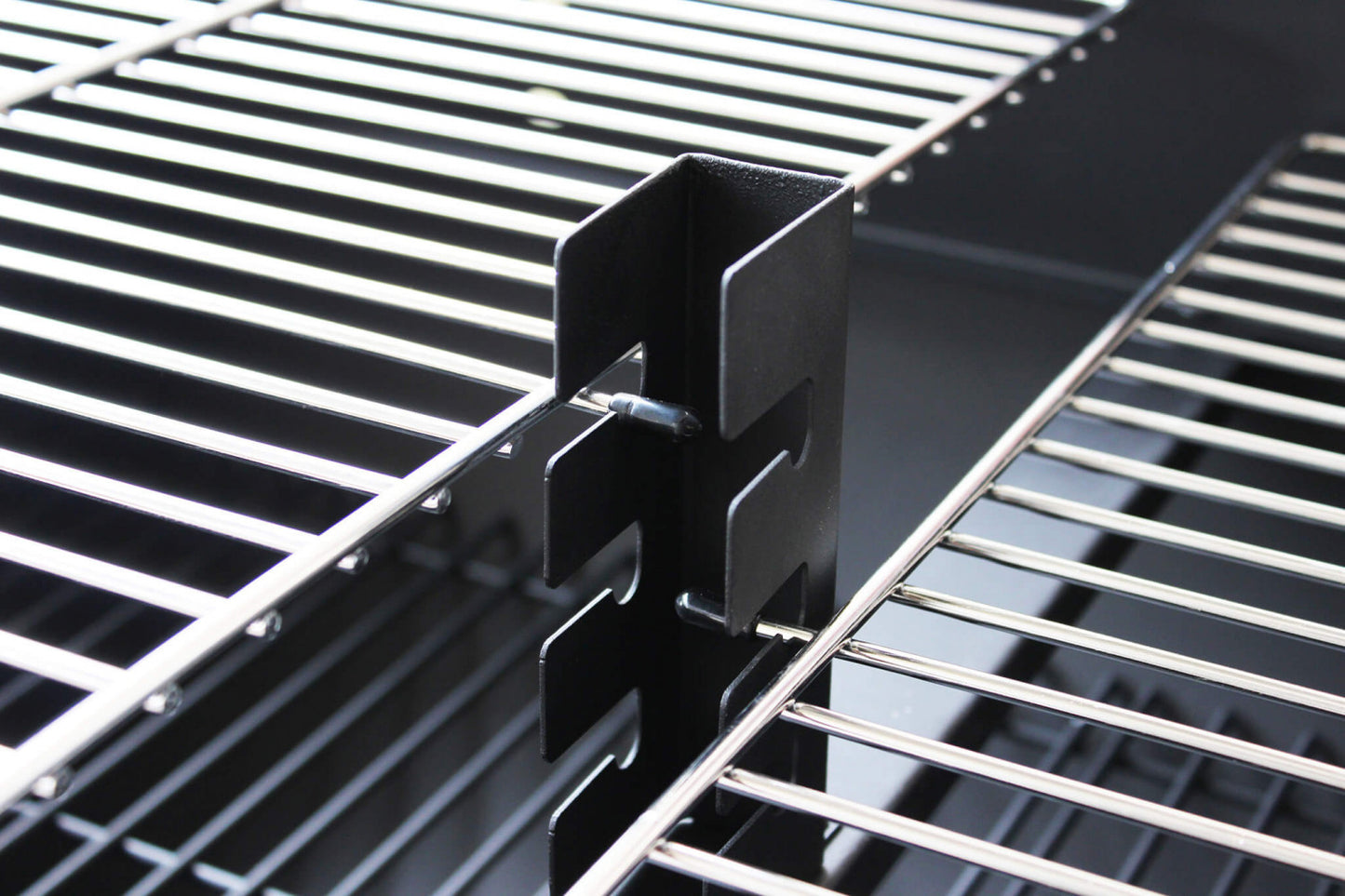 Barbecue a carbonella con 2 griglie in acciaio nero